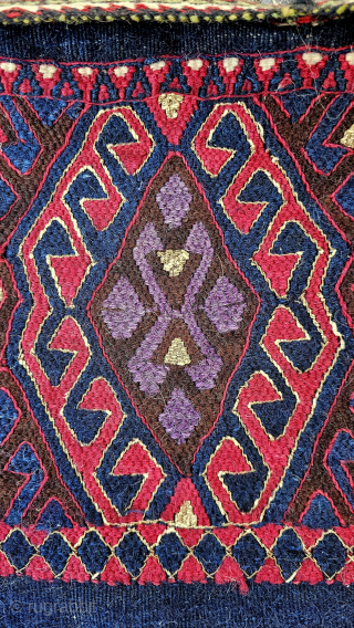 Size ; 75 x 123 cm,
East anatolia, Reyhanli tribe
Dowry bag.
arisoylarmobilya@gmail.com                       