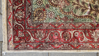 Size ; 54 x 75 cm

West anatolia , Hereke or Kumkapi

Pure silk .

arisoylarmobilya@gmail.com                    