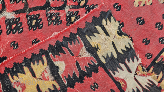 Size ; 105 x 139 cm
Old manastir or Sarkoy 
Early fragment 

arisoylarmobilya@gmail.com 

vintagerugsra51@gmail.com                    