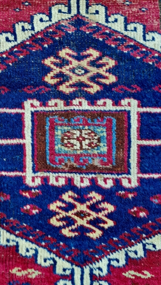 Size : 103 x 220 cm,
East anatolia , Antep .

Armenian carpet .
                     