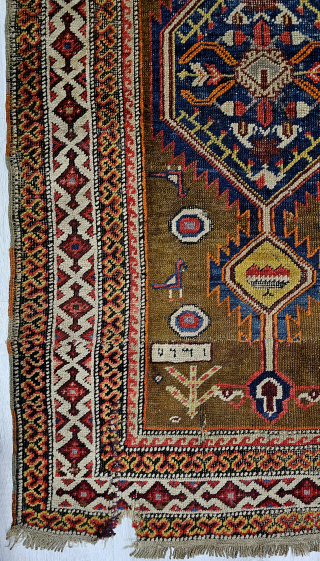 Size ; 100 x 210 cm
East anatolia , Kars 
Early 1900
Wool on wool
arisoylarmobilya@gmail.com                    