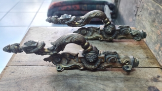 Dragon motif mansion door handle.
It was dismantled from the door of an old mansion in Istanbul. 18th century
I think it's gold plated.           