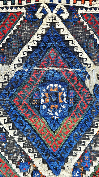 18th Century Kütahya Karakeçili Tribe
Period: 18th Century (1700s)
Origin: Kütahya / Karakeçili Tribe, Anatolia
Dimensions: 115 x 190 cm (approx. 3'9" x 6'3")
Detailed information Dm arisoylarmobilya@gmail.com