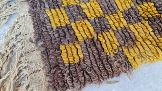 Size : 104x145cm
Central anatolia, Cappadocia (gelveri)
Tulu,
Natural brown wool ,
Natural yellow dye,


                      