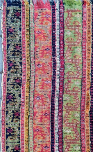 Size ; 100x100 cm,
Central anatolia, Sivas (gurun)
Armenian textile                         