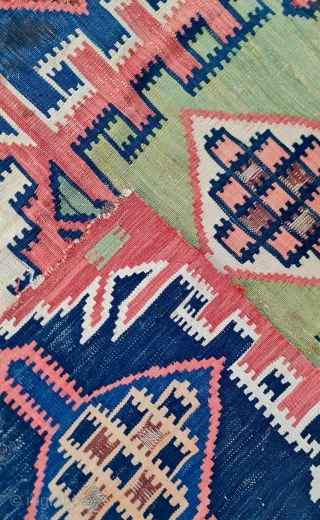 Size; 150x210 cm,
Old kuba rug.
Fragment !                           
