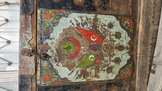 A wonderful treasure chest to store your carpets! It also dates back to the Ottoman period.
                 