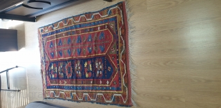 Very lovely carpet good condition very good colors                         