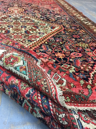 Antique Handmade Persian Bakhshayesh Rug,All in natural,good pile,soft and good Condition,lovely design,Clean,Wool&Cotton,Around 100 years old

Size:288cm by 168cm                