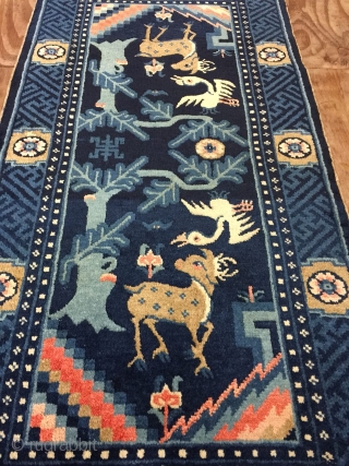 Antique Handmade Chines Wall Hanging Rug,Attractive design,All in natural,Good pile,Around 80 Years Old
Size:115cm by 59cm                  