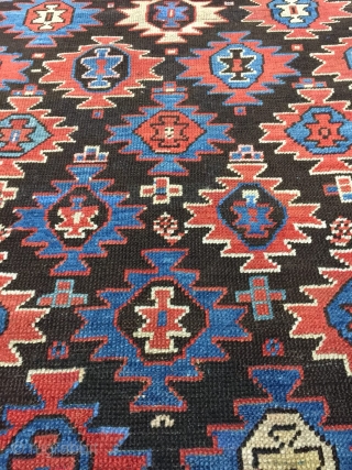 
Antique handmade Persian Kurdish Runner,All in natural,very Attractive design,Clean,low pile

Vegetable colours,More than 100 years old

Size:289cm by 117cm                