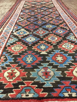 
Antique handmade Persian Kurdish Runner,All in natural,very Attractive design,Clean,low pile

Vegetable colours,More than 100 years old

Size:289cm by 117cm                