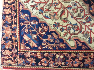 Beautiful antique small Fereghan carpet,Very good condition,absolutely original condition. 
Mid 19th century, Classic country house 'Look'.
Size:150cm by 101cm               