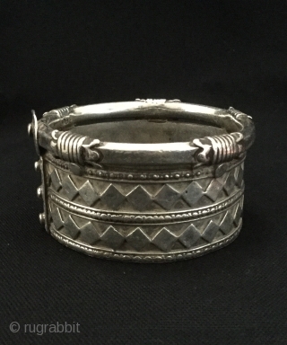 Antique rigid silver cuff, kambi-kadla,Gujarat,India ,165g.                           