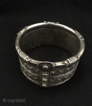 Antique rigid silver cuff, kambi-kadla,Gujarat,India ,165g.                           