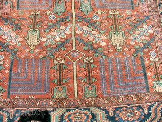 Antique Persian Heriz carpet. Size: 8'X 11'8"                          
