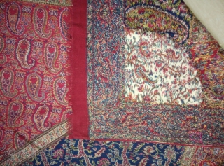 Very rare Kashmir moon shawl
1800 century exceptional condition                         