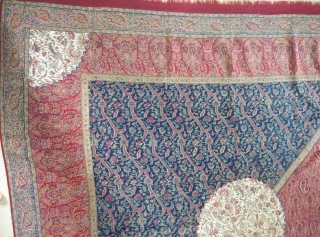 Very rare Kashmir moon shawl
1800 century exceptional condition                         
