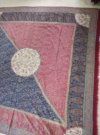 Very rare Kashmir moon shawl
1800 century exceptional condition                         