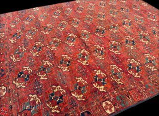tekke main carpet Turkmenistan cm 2,55 x 2.10 mid 19th centruy Extra-fine quality Tekke main carpet with wonderful natural colors. Original piece. The outer border is missing, but it remains ...