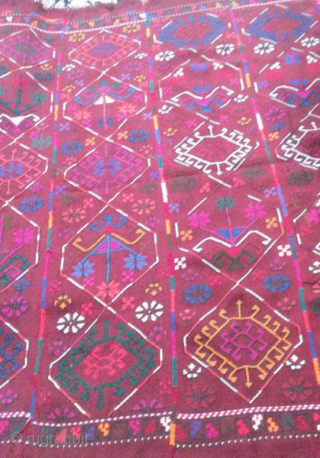 On offer is a collectible jajim from IRAN belongs to the first half of 20th century with rare pattern.

size: 280 cm * 300 cm
         