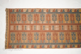 A very rare Palepai ceremonial ship cloth with row of horn head ancestor believe as guardians at journey of life, pasisir people Lampung region southen Sumatra Indonesia, 18 - 19th century.

Very good  ...