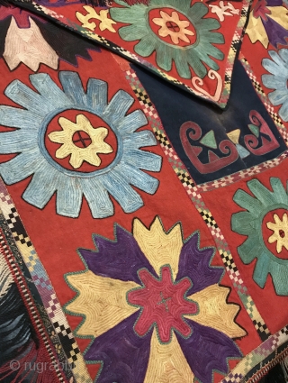 An exceptional example of an antique Uzbek Lakai Tribe silk embroidered Ilgich / Ayna Khalta hanging with false flap dating to the last quarter of 19th century. This large envelope shaped is  ...