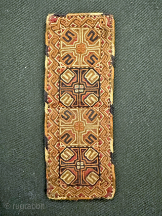 A brilliant and very fine antique silk embroidered Turkoman Turkmen talismanic armband (bazooband) attribute to Yomud / Yomut tribes. Dating to the 19th century, this fantastic Central Asian embroidery has wonderful workmanship ...