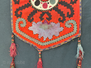 A lovely Antique Uzbek Lakai Uut kap Ilgich embroidered Suzani. This shield shaped embroidery dates to late 19th century / early 1900’s and is a nice large scale example. The embroidery ...