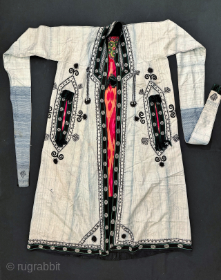 A lovely antique Tajik silk Paranja / Faranji with Ikat lining, dating to the late 19th century. The Paranja was an Interesting central Asian garment - large-size and worn by Tajik women ...