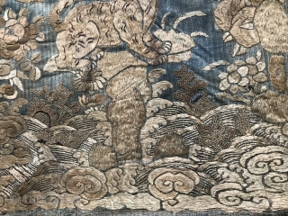 A beautiful Antique imperial Chinese silk Rank badge from Qing / Ching / Tsing dynasty. Although Ching dulynasty went on for four hundred years, this is possibly from 19th century, when most  ...