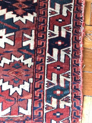 An antique fragment of an excellent Turkoman / Turkmen Yomud / Yomut Asmalyk. It has a very tight weave. Exceptional natural colours. I love the petrol. Lovely drawing. Condition is a secured  ...