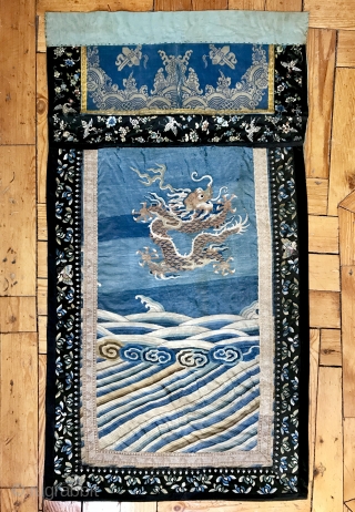 A museum grade antique Imperial Chinese deagon silk woven textile from early Qing / Ching / Tsing Dynasty, likely dating to early 18th century. It is a fantastic piece of textile art,  ...