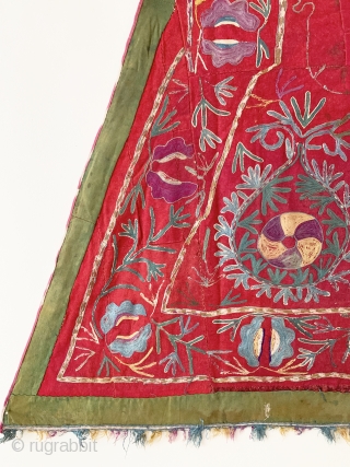 A lovely antique Uzbek Lakai silk embroidered horse blanket / saddle cover. This lovely ethnographic embroidery dates to the late 19th century and is polychrome silk chain stitched embroidery on red wool  ...