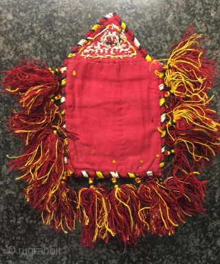 An exceptional antique Tekke Turkoman silk purse / bag. This a very rare type with gorgeous colours and lovely tassels. A rare gem reflecting the rich textile tradition of tekke Turkmen tribe.  ...