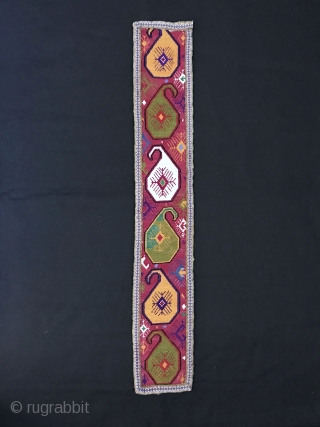 An outstanding antique Uzbek silk cross-stitched belt. It dates between late 19th century - early 1900s and is made in Shahrisabz region of Uzbekistan. The design is exceptional with beautiful repeating boteh  ...