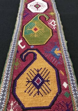 An outstanding antique Uzbek silk cross-stitched belt. It dates between late 19th century - early 1900s and is made in Shahrisabz region of Uzbekistan. The design is exceptional with beautiful repeating boteh  ...