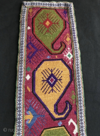 An outstanding antique Uzbek silk cross-stitched belt. It dates between late 19th century - early 1900s and is made in Shahrisabz region of Uzbekistan. The design is exceptional with beautiful repeating boteh  ...