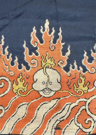 An exceptional and rare antique Chinese silk brocade textile, from late 17th century / Early 18th century Emperor Kangxi Period of Qing Dynasty or slightly earlier from the late Ming dynasty. It  ...