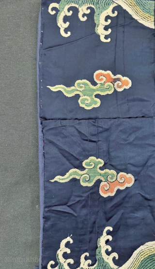 An exceptional and rare antique Chinese silk brocade textile, from late 17th century / Early 18th century Emperor Kangxi Period of Qing Dynasty or slightly earlier from the late Ming dynasty. It  ...