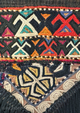 A superb and very fine antique silk embroidered Turkoman Turkmen children’s bib attribute to Yomud / Yomut tribes. Dating to the late 19th century, this excellent Central Asian embroidery has wonderful workmanship  ...