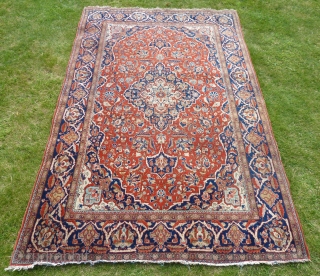 A very attractive Kashan rug with excellent colors in a well-balanced design, early 20th Century. 198 x 127 cm/6'5" x  4'2"           