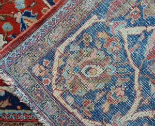 A very attractive Kashan rug with excellent colors in a well-balanced design, early 20th Century. 198 x 127 cm/6'5" x  4'2"           