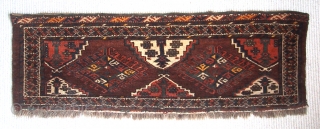 A middle Amu Darya Turkmen torba, with ertmen and dyrnak guls. Great condition and full pile. 120 x 41cm, 47"x16".             