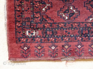 An Ersari juval with staggered guls and its original plainweave back. 94 x157 cm.                   