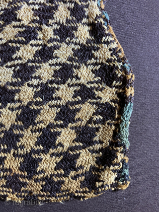 This 2000 year old bag is complete, supple and worthy of collecting. A rarely seen type. It has a simple and pure - early aesthetic. South Coast of Peru, Paracas Culture, B.C.  ...