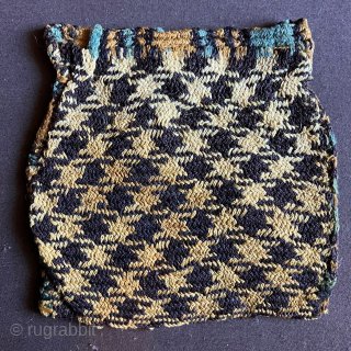 This 2000 year old bag is complete, supple and worthy of collecting. A rarely seen type. It has a simple and pure - early aesthetic. South Coast of Peru, Paracas Culture, B.C.  ...