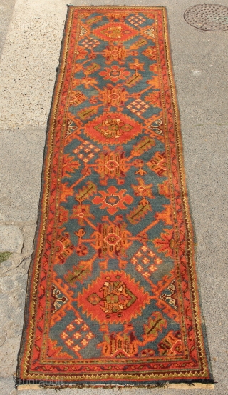 Antique Oushak runner 3'2" x 11'11" in great condition, no repairs. Lovely green blue colour.
Best to write me directly at jamescohen50@hotmail.com if interested          