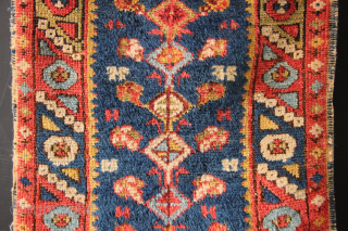 Early 19th century Bergama Yastik. Beautiful all natural dyes and good, original condition. 1'3" x 2'7" / 40 x 81cm
Please contact vie jamescohen50@hotmail.com or WhatsApp +44 7747 610 248 thank you