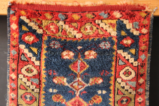 Early 19th century Bergama Yastik. Beautiful all natural dyes and good, original condition. 1'3" x 2'7" / 40 x 81cm
Please contact vie jamescohen50@hotmail.com or WhatsApp +44 7747 610 248 thank you